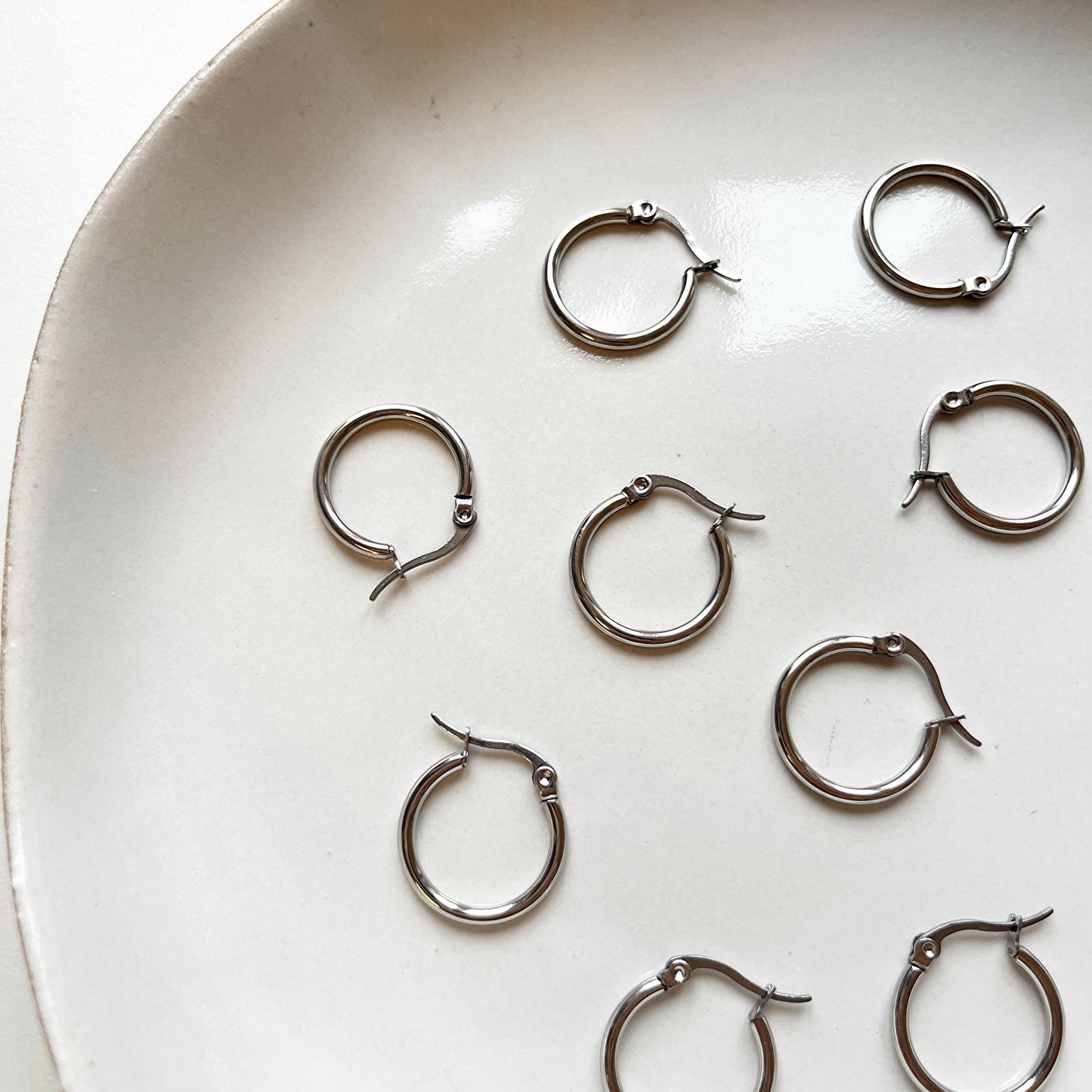 Huggie rond met clip-sluiting zilver