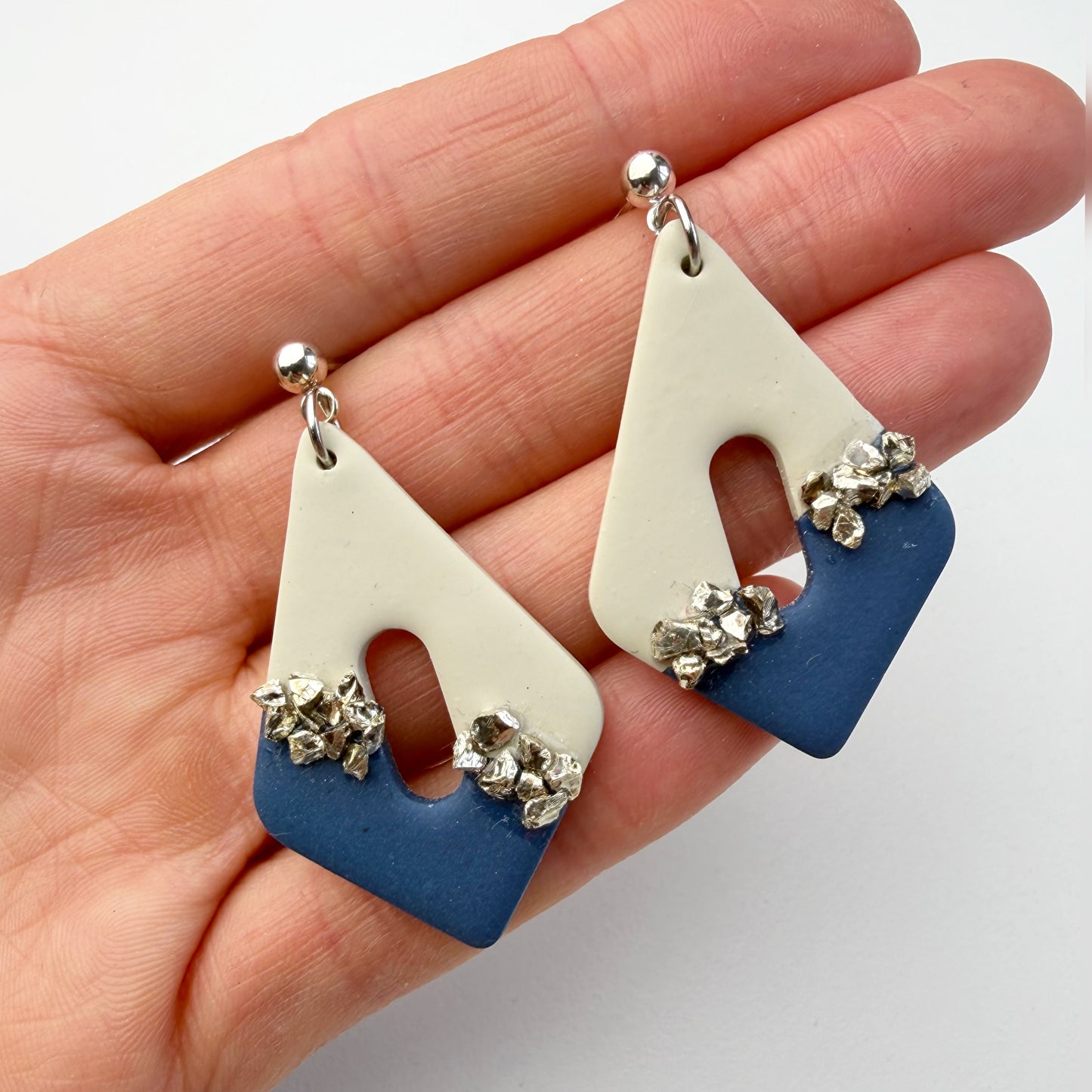 Oorsteker met bolletje zilver