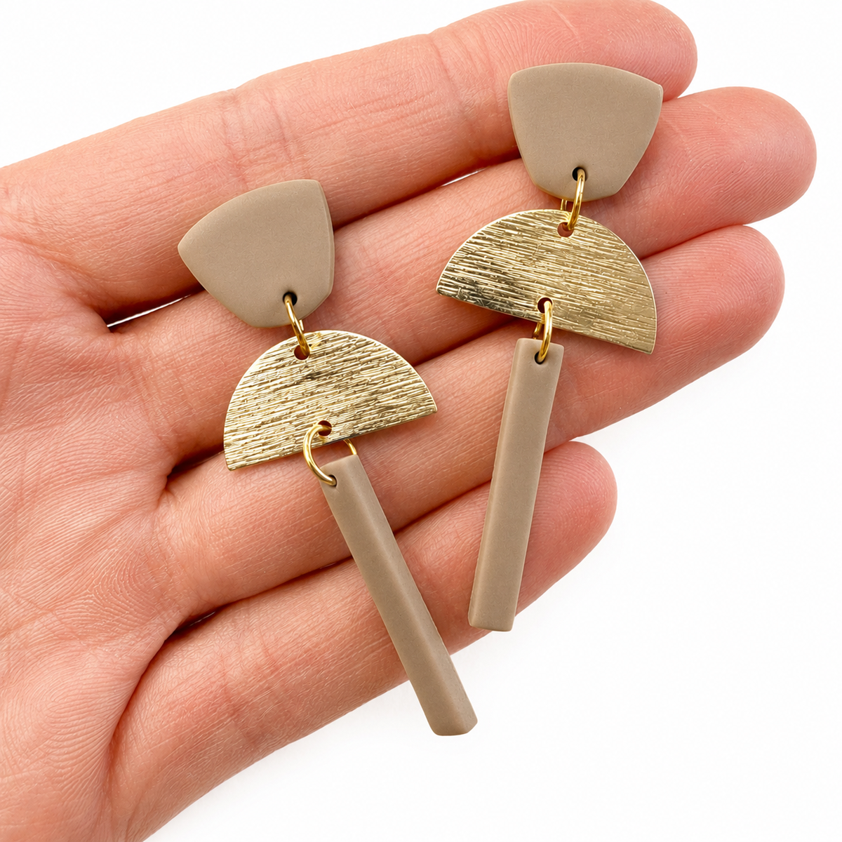 Hanger polymeerklei oorbellen gemaakt met de Romy cutter en de Lis cutter
