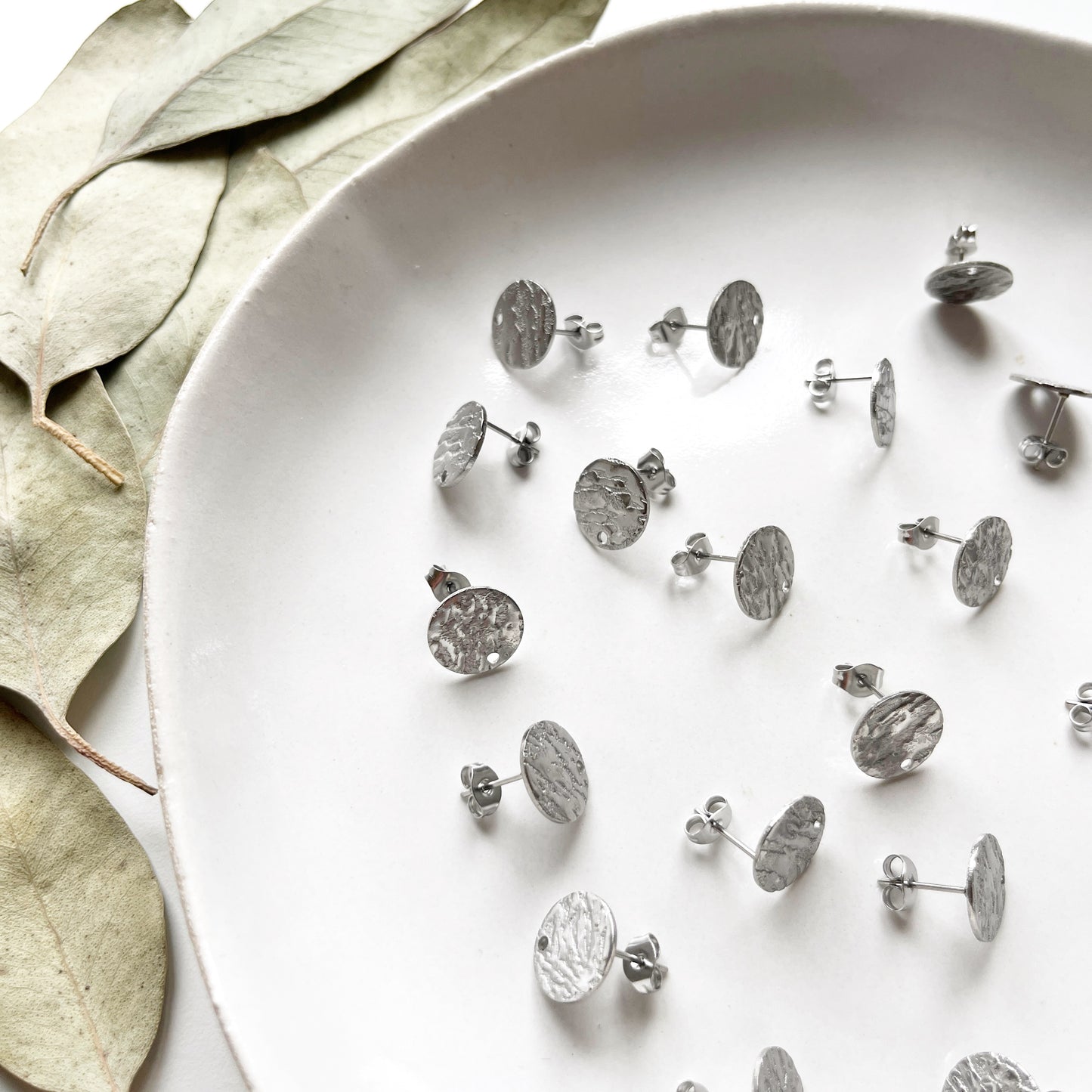 Oorsteker cirkel reliëf zilver