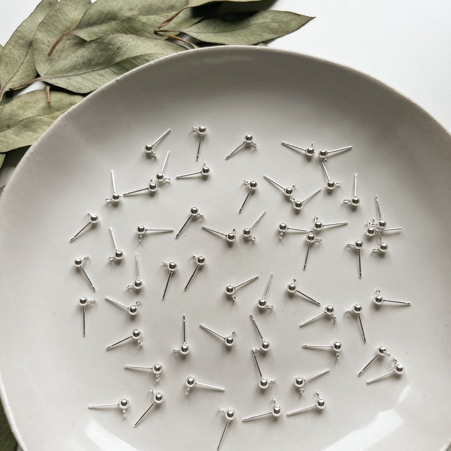Oorsteker met bolletje zilver