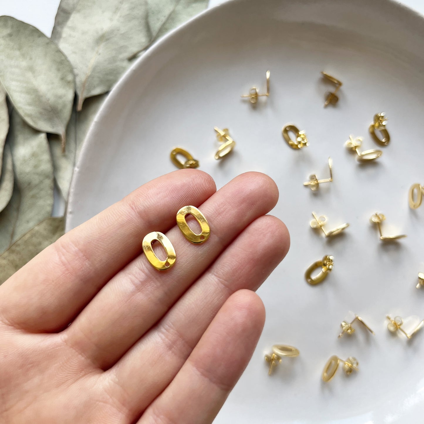 Oorsteker holle ovaal goud