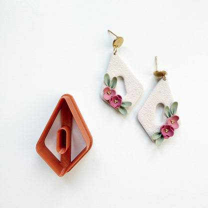 Nelle cutter