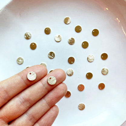 Hanger cirkel reliëf goud klein