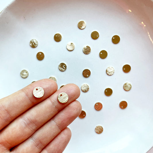 Hanger cirkel reliëf goud klein