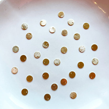 Hanger cirkel reliëf goud klein