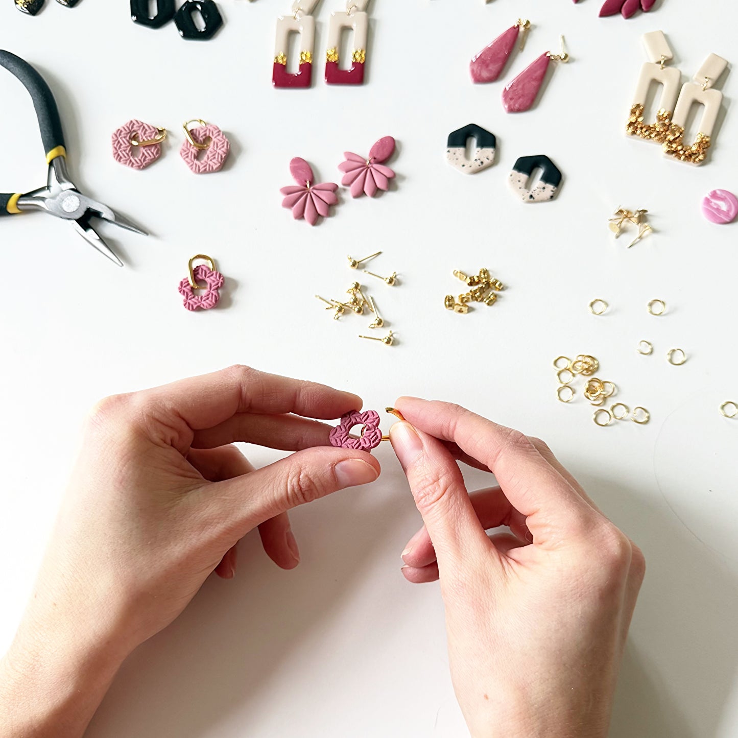 Online workshop ‘oorbellen maken uit polymeerklei’
