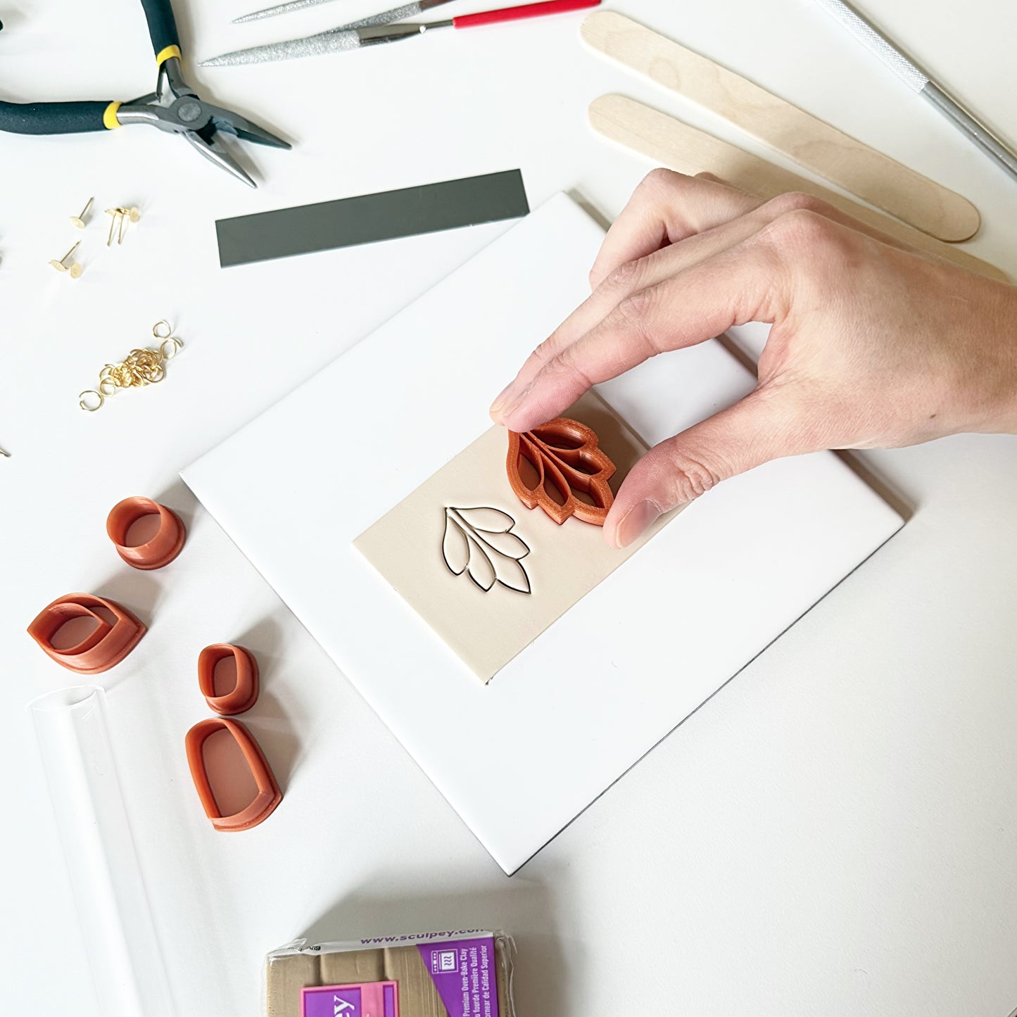 Online workshop ‘oorbellen maken uit polymeerklei’