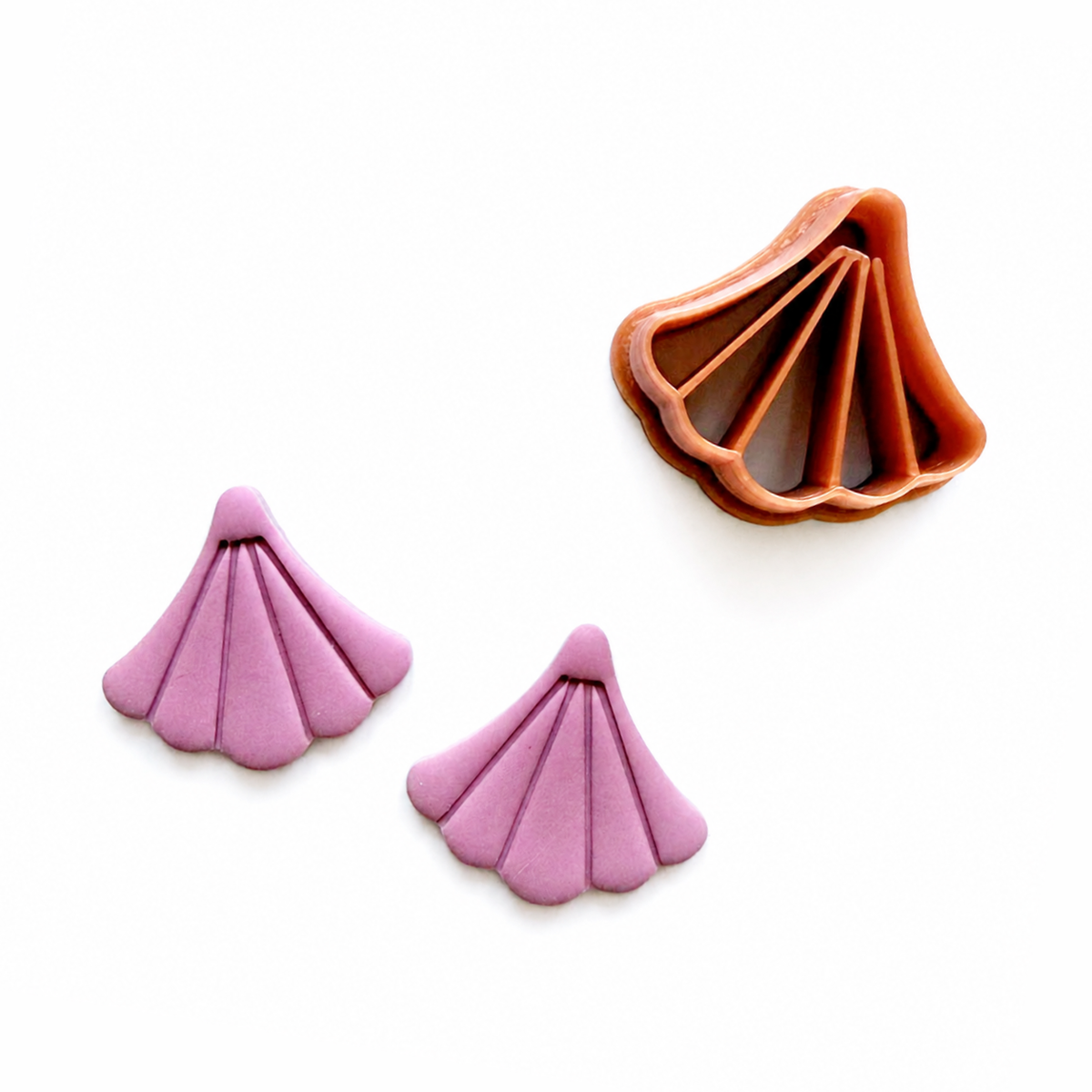 waaiervormige polymeerklei oorbellen, gemaakt met de Alice cutter