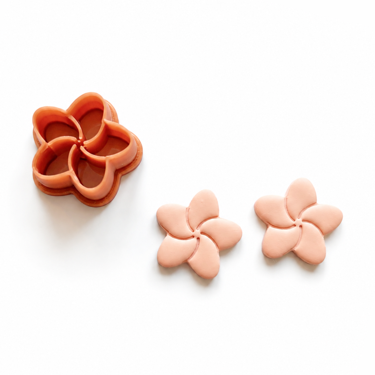polymeerklei oorbellen gemaakt met de bloem cutter 3