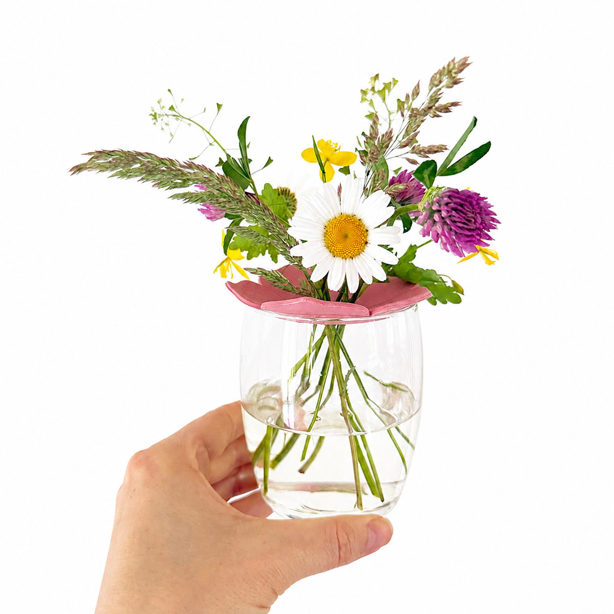 Polymeerklei bloemenhouder gevuld met bloemen op vaasje