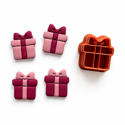 Polymeerklei cadeau'tjes gemaakt met de cadeautjes cutter