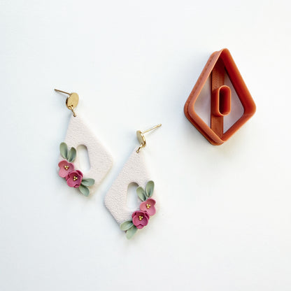 Nelle cutter