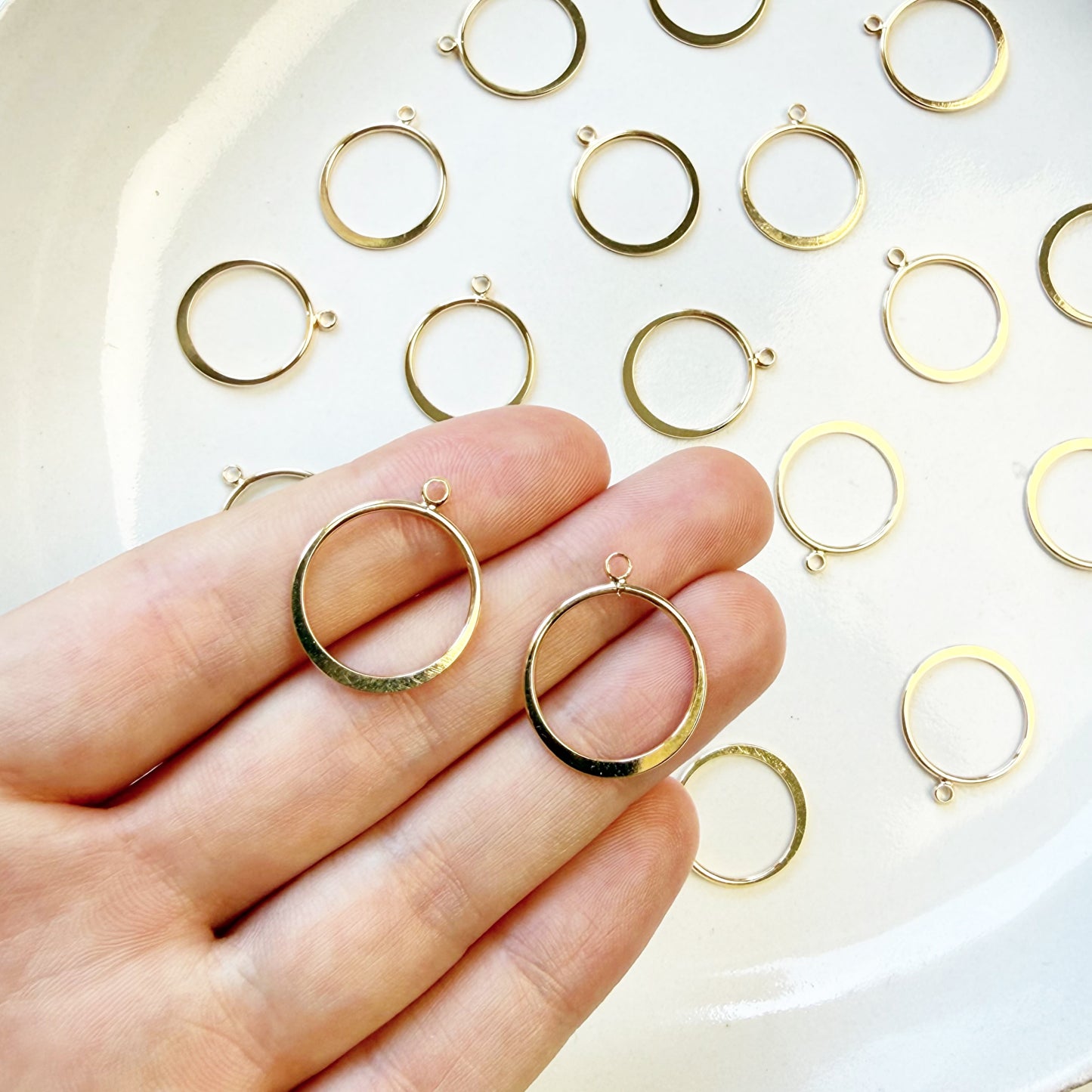 Hanger ring goud