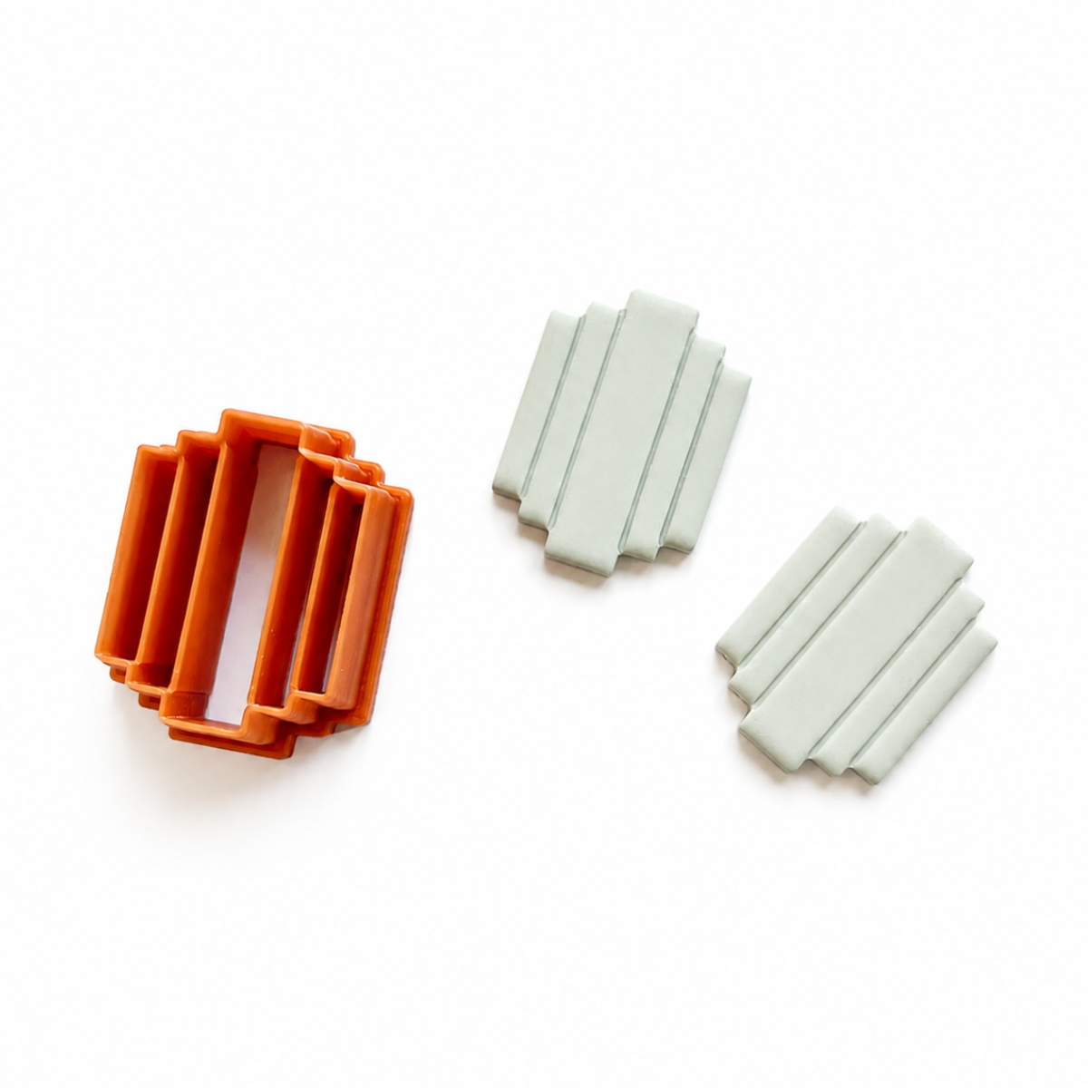 Groene geometrische polymeeklei oorbellen gemaakt met de Felice cutter