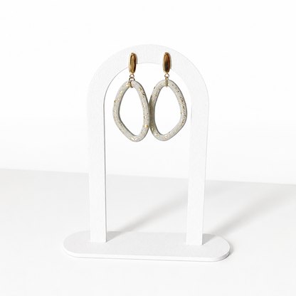 Hanger polymeerklei oorbellen op display, gemaakt met de Floor cutter
