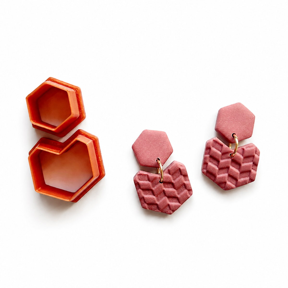 Kleine geometrische polymeerklei oorbellen gemaakt met de Giselle cutter