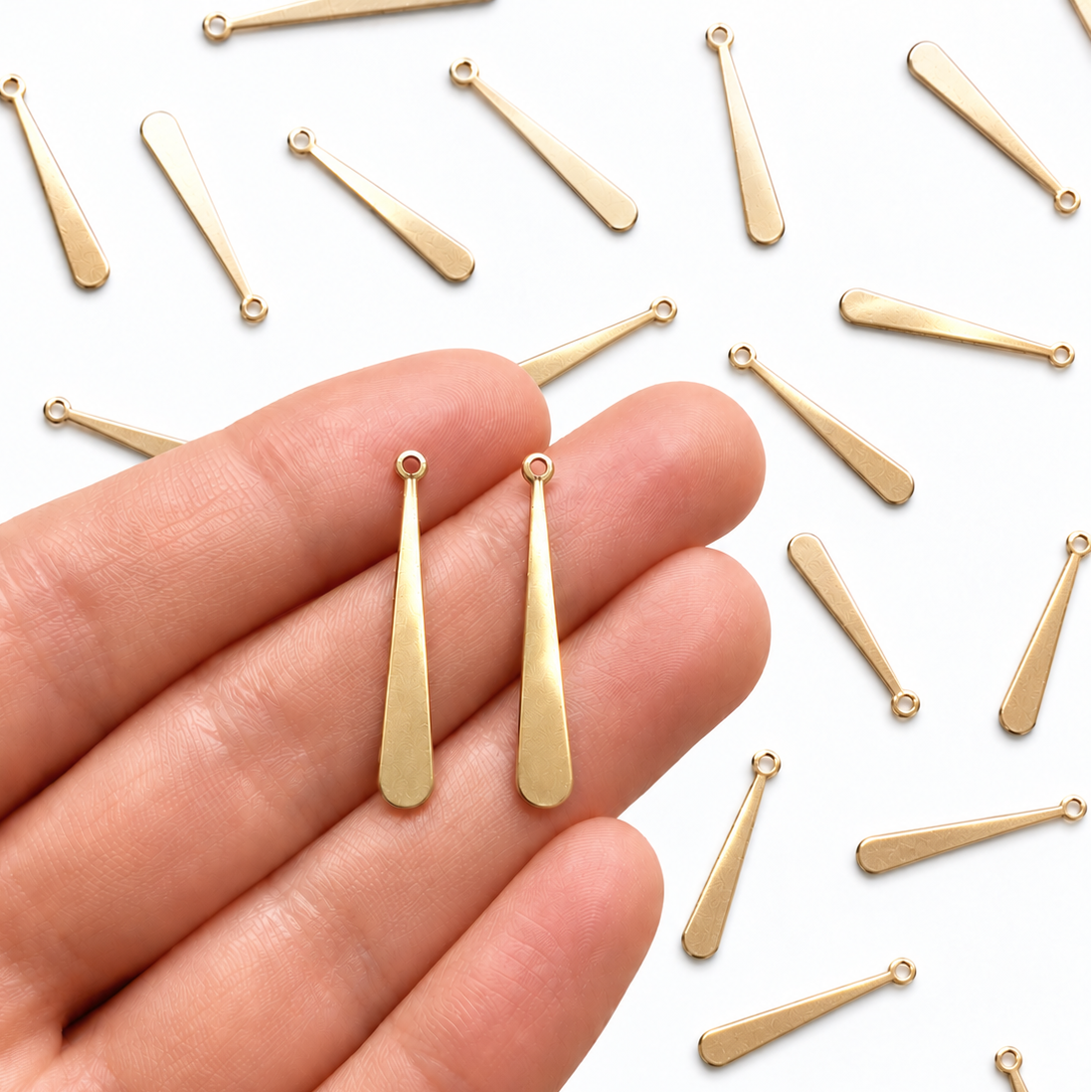 Hanger smalle kegel goud