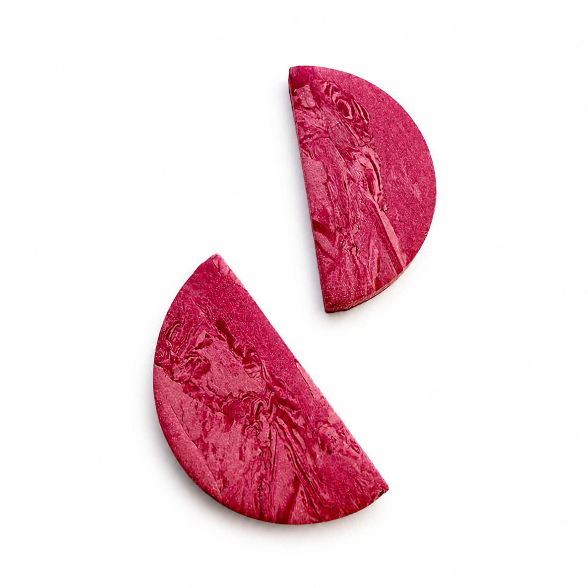 Roze gemarmerde polymeerklei oorbellen gemaakt met de halve cirkel cutters