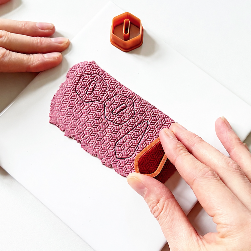 Hexagon cutter in polymeerklei gedrukt