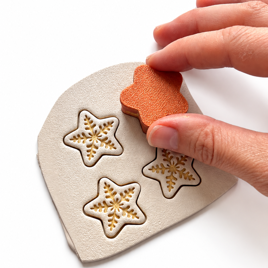 Kerstster cutter in polymeerklei gedrukt