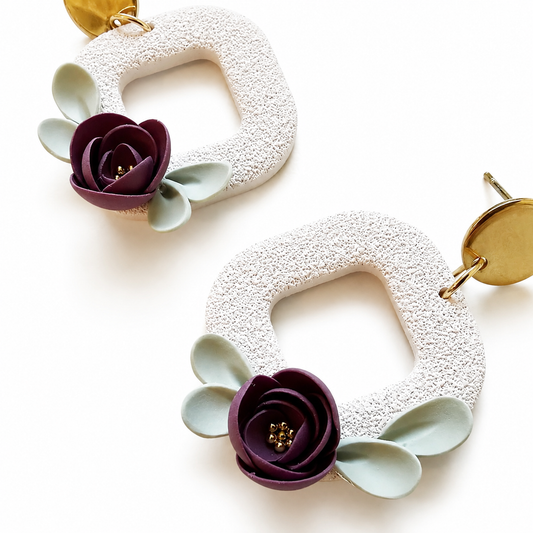 Bloemenoorbellen gemaakt met de online workshop bloemen uit polymeerklei