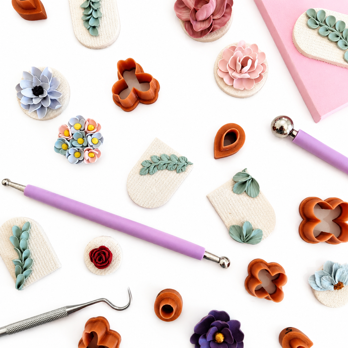 Inspiratie bloemenoorbellen uit polymeerklei en bloemencutters