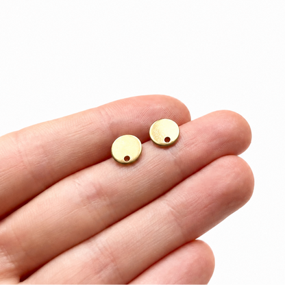 Oorsteker plaatje 8 mm goud op hand