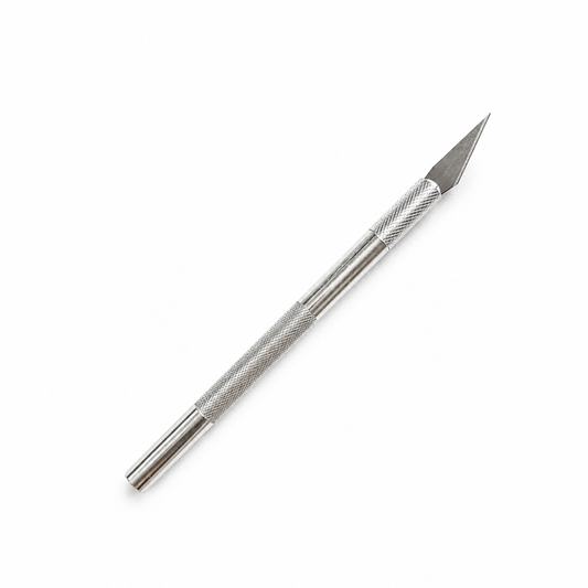Snijd je steeltjes, bloemblaadjes en andere fijne onderdelen nauwkeurig bij met een precisiemes voor een verfijnd eindresultaat.