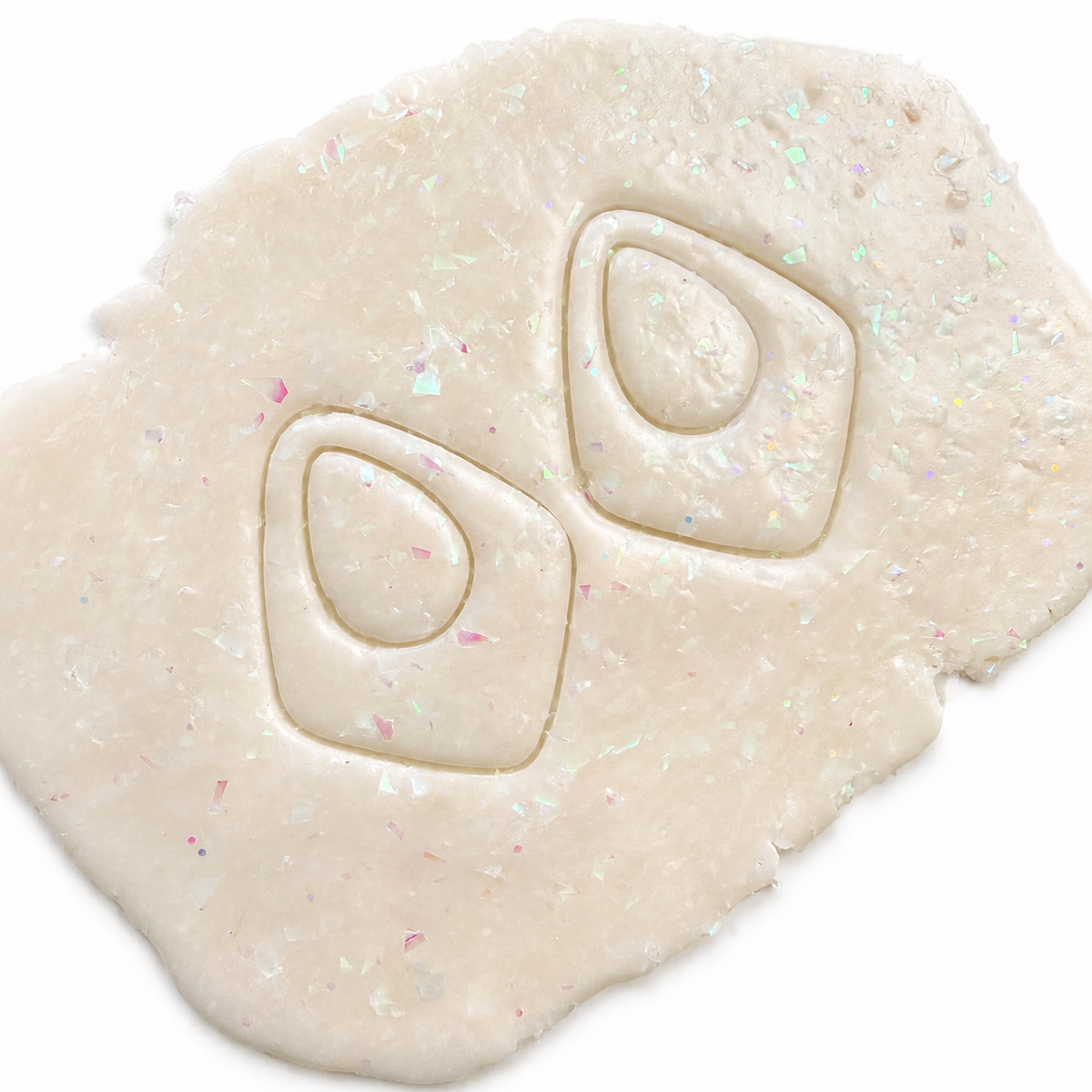 Voorbeeld oorbellen in polymeerklei Sculpey Premo Opal gedrukt