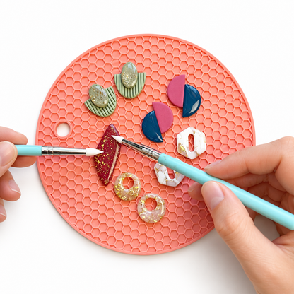 Siliconen tools voor het aanbrengen van resin op polymeerklei.