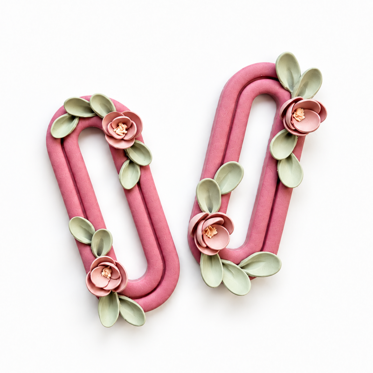 Polymeerkleioorbellen met bloemendetails