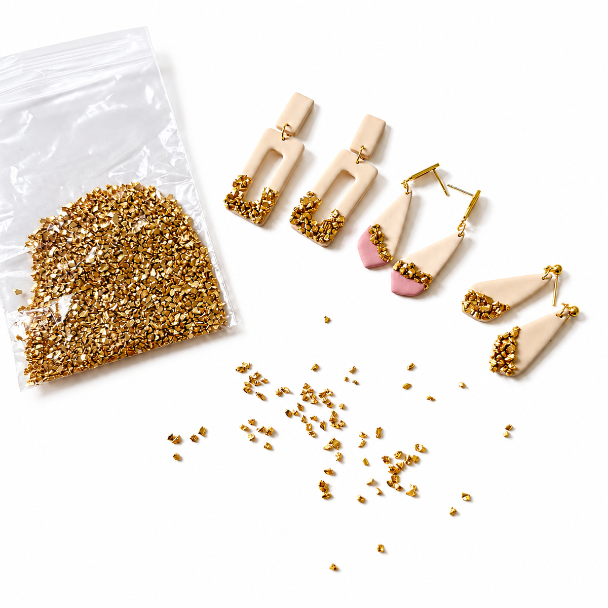 Polymeerklei oorbellen afgewerkt met gouden crushed glass