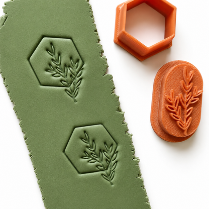 Hexagon cutter en stempel blad gedrukt in groene polymeerklei