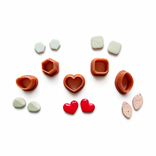 Kleine polymeerklei oorbellen gemaakt met de stud cutters set 1