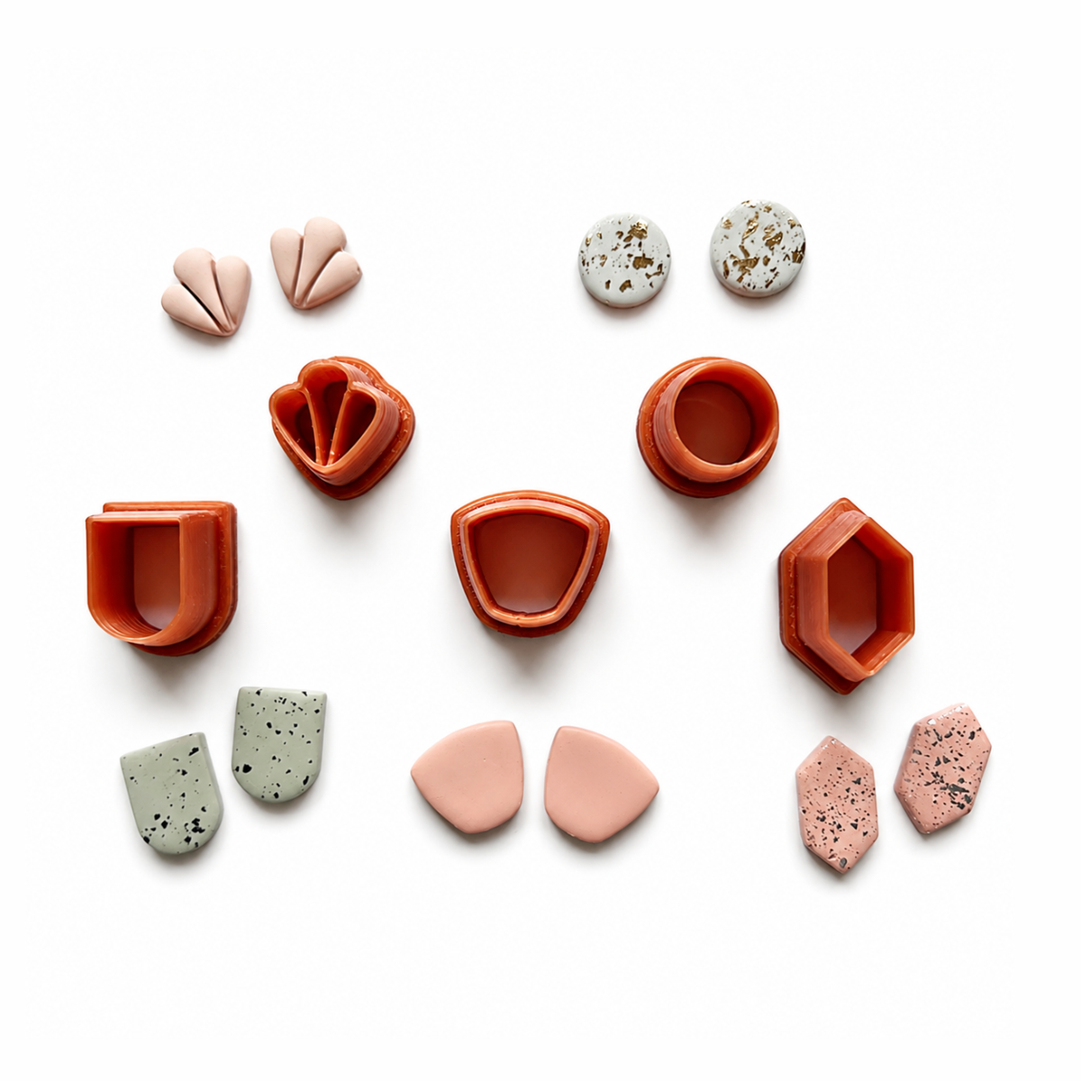 kleine polymeerklei oorbellen gemaakt met de stud cutters set 2