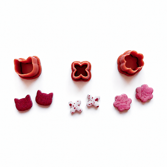 Kleine polymeerklei oorbellen gemaakt met de stud cutters