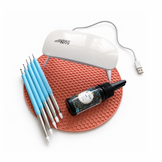Voordeelpakket resin, bestaande uit silicone & dotting tools, siliconen matje, UV-lamp en UV-resin, voor het bevestigen van oorstekers en het aanbrengen van een glanslaag.