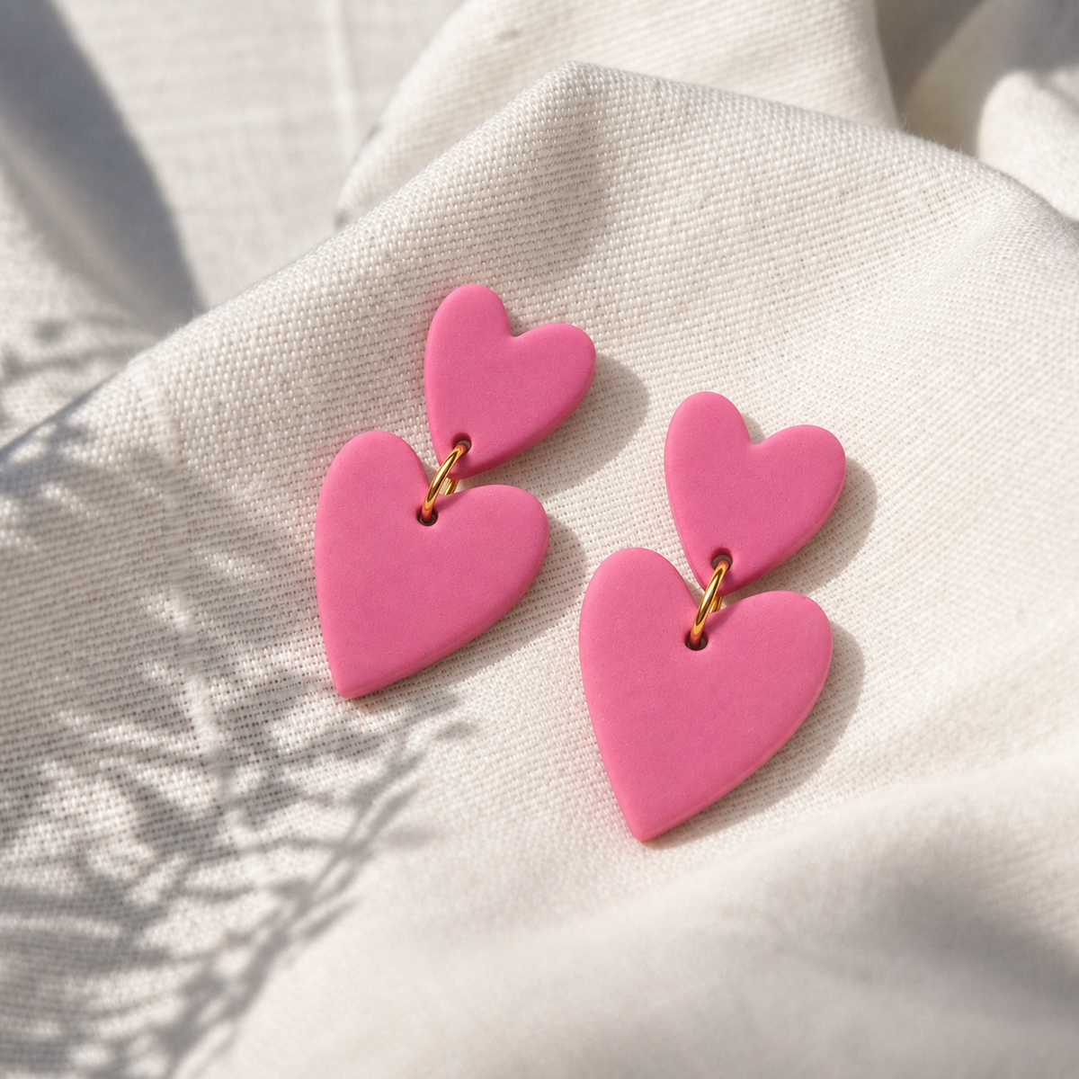 Roze polymeerklei oorbellen gemaakt met de voordeelset hartje cutters 2