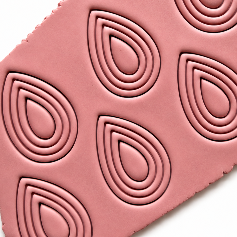 Amelie cutter in roze polymeerklei gedrukt