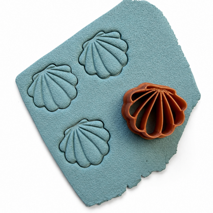 Schelp cutter in polymeerklei gedrukt