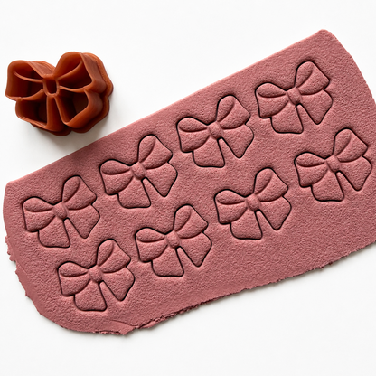 Strik cutter 1 in roze polymeerklei gedrukt